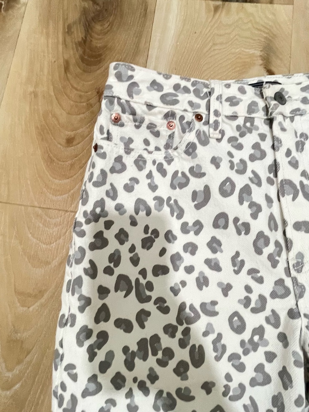 Abercrombie & Fitch Leopard Print mom Jeans - Picture 5 of 10